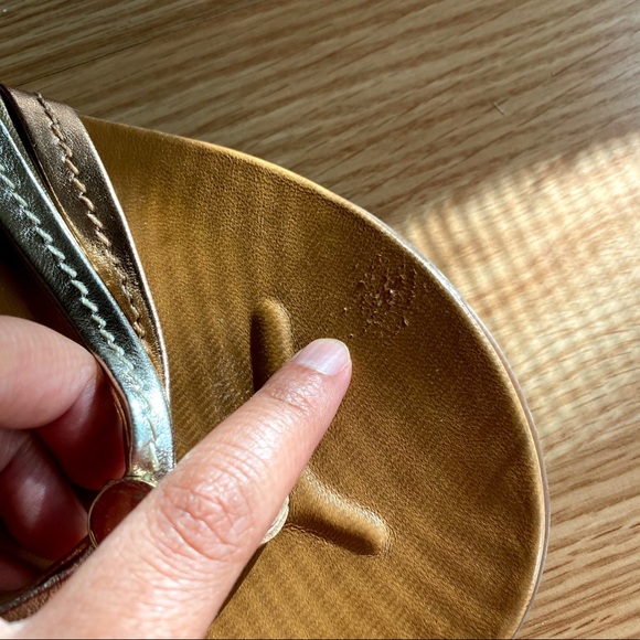 Vionic Rose Gold & Gold Leather Strap Sandals 6M - Picture 10 of 11